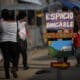 Fotografía de un cartel en una estación migratoria para migrantes que cruzan la selva del Darién con rumbo a los Estados Unidos en Lajas Blancas (Panamá). Archivo. EFE/ Bienvenido Velasco