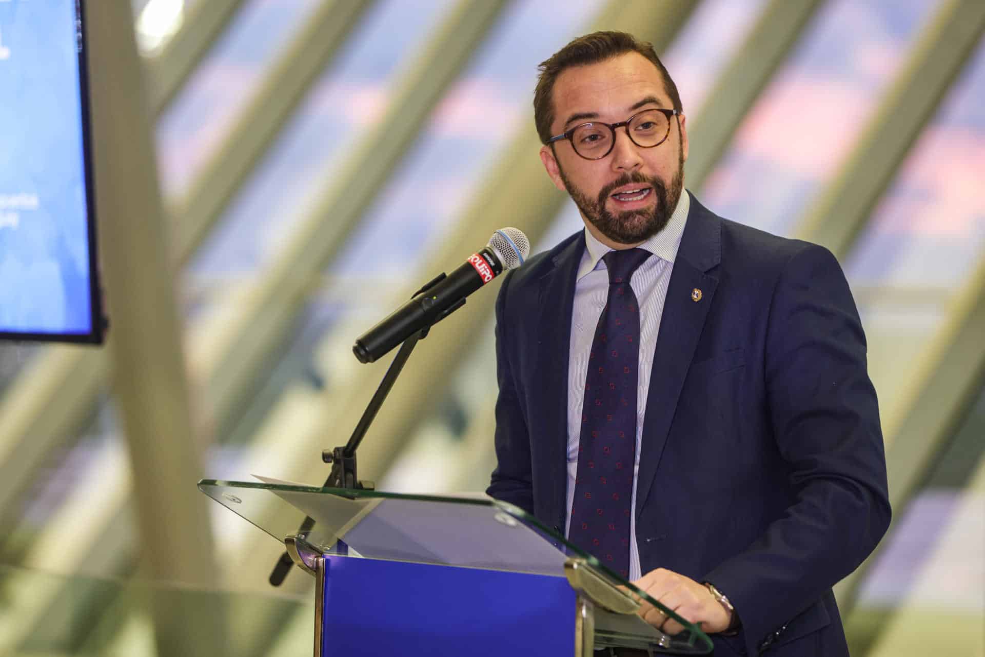 Fotografía de archivo del vicecanciller, Nicolás Albertoni, durante un evento enmarcado en el Día Mundial del Refugiado, en Montevideo (Uruguay). EFE/ Gastón Britos