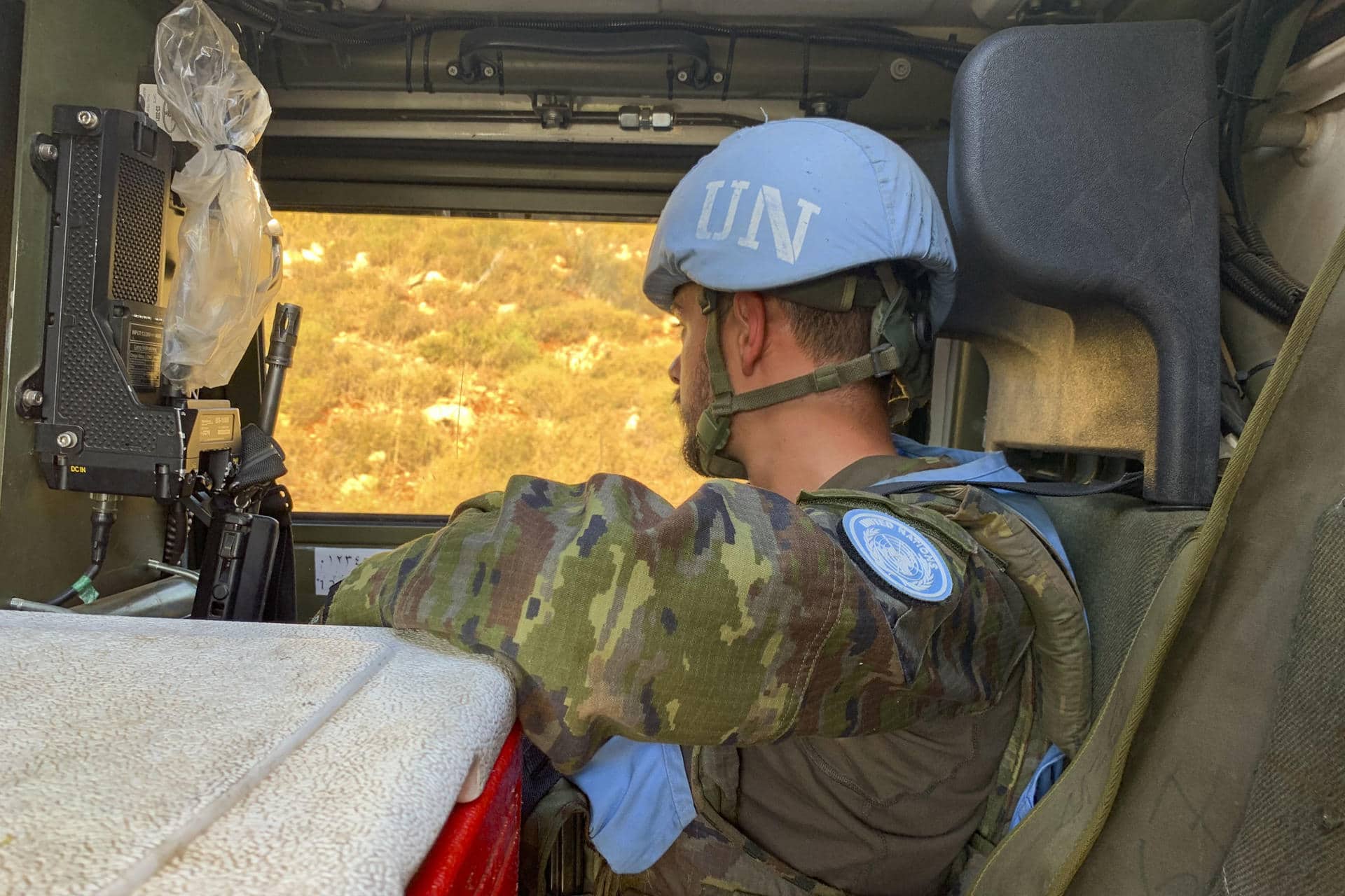 Imagen de Archivo de un militar español durante una patrulla de la misión de paz de la ONU en el Líbano (FINUL) por el sur del país el 12 de junio de 2024. 
EFE/Noemí Jabois