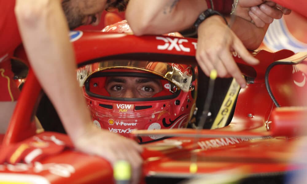 El español Carlos Sainz de Ferrari participa en la segunda practica del Gran Premio de México este viernes, en el Autódromo de los Hermanos Rodríguez en Ciudad de México (México). EFE/ Isaac Esquivel