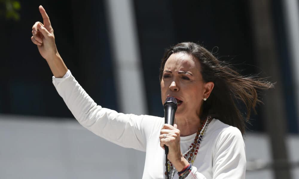 Fotografía de archivo de la líder opositora venezolana, María Corina Machado, en una manifestación en Caracas (Venezuela). EFE/ Ronald Peña