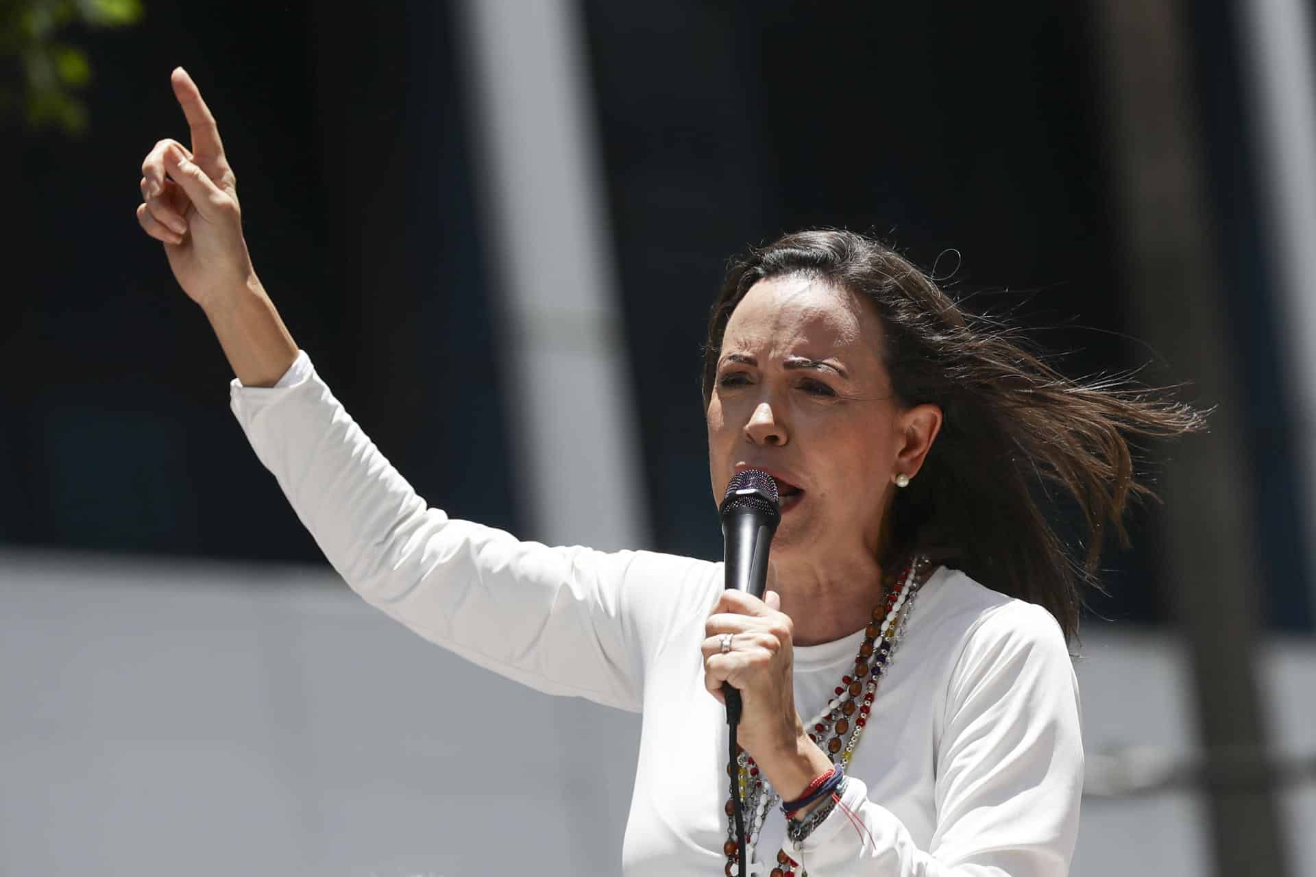 Fotografía de archivo de la líder opositora venezolana, María Corina Machado, en una manifestación en Caracas (Venezuela). EFE/ Ronald Peña