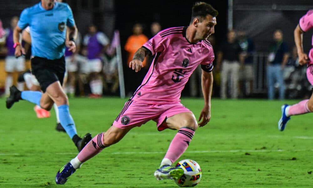 Lionel Messi del Inter Miami en acción durante un partido de fútbol de la Major League Soccer (MLS) entre el Inter Miami CF y el St. Louis City en foto de archivo de Giorgio Vie. EFE