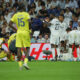 El defensa del Real Madrid Dani Carvajal se lesiona durante el partido de la jornada 9 de Liga que disputan Real Madrid y Villarreal CF este sábado en el estadio Santiago Bernabéu. EFE/Zipi Aragón