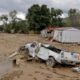 Restos de una casa móvil y un vehículo a lo largo del río Swannanoa después de la catastrófica inundación causada por Helene en Swannanoa, Carolina del Norte, EE. UU., el 3 de octubre de 2024. EFE/EPA/Erik S. Lesser