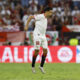 Los jugadores del Sevilla Dodi Lukebakio (I) celebra su gol de penalti con Jesus Navas (C) y Loic Bade (d) durante el partido de la novena jornada de LaLiga que Sevilla FC y Real Betis disputan este domingo en el estadio Ramón Sánchez-Pizjuán, en Sevilla. EFE/Julio Muñoz EFE/ Julio Munoz