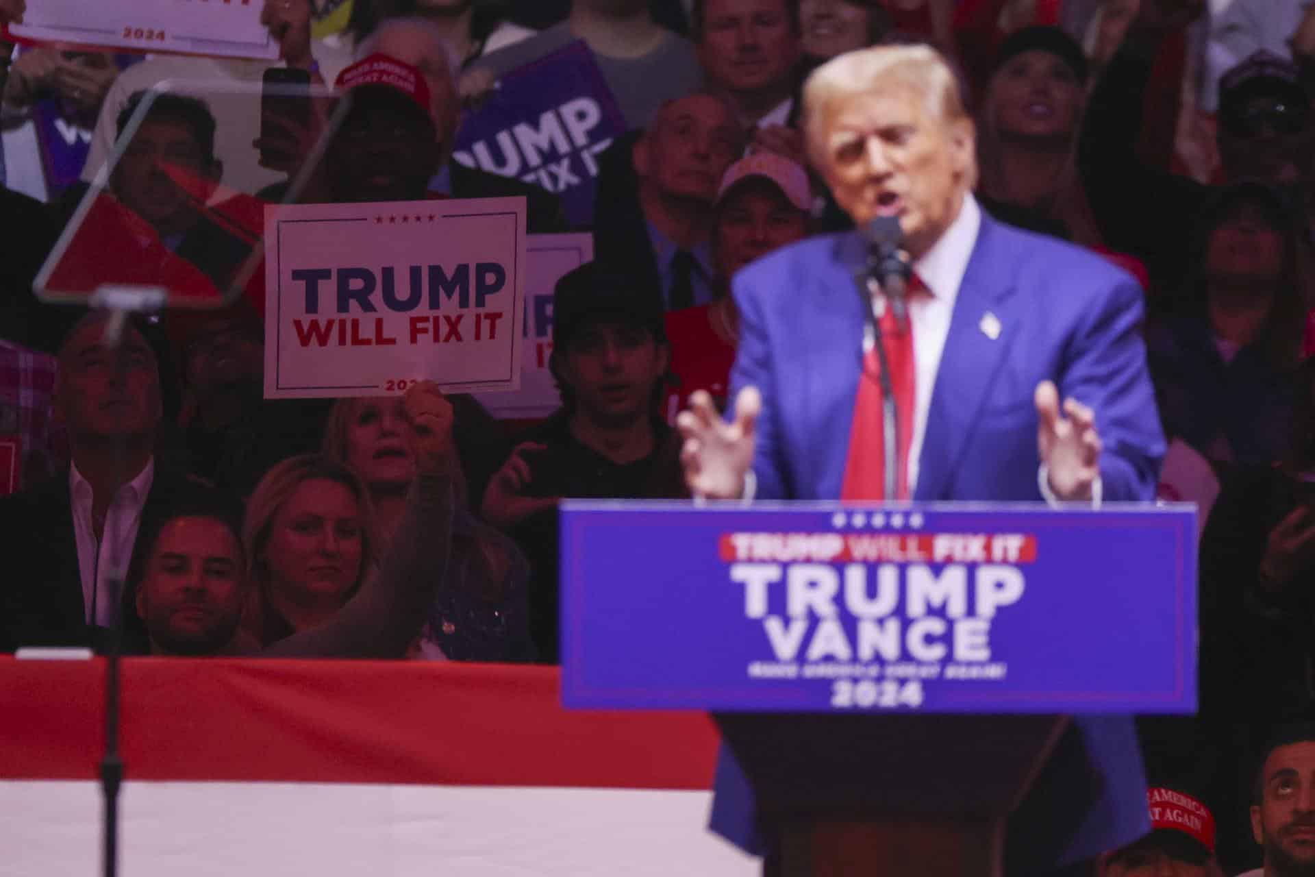 El expresidente (2017-2021) y candidato republicano a la Casa Blanca, Donald Trump, durante el mitin del domingo 27 de octubre de 2024 en el Madison Square Garden de Nueva York (EE.UU.). EFE/EPA/Sarah Yenesel