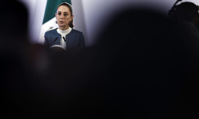 La presidenta de México, Claudia Sheinbaum, habla en conferencia de prensa este jueves, en Palacio Nacional de la Ciudad de México (México). EFE/Sáshenka Gutiérrez