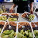 Trabajadores de la organización World Central Kitchen, preparan alimentos para los damificados por el huracán John, este jueves en Acapulco (México). EFE/David Guzmán