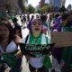 Imagen de archivo de mujeres que participan en la marcha del día de acción global por el acceso al aborto legal, seguro y gratuito en Ciudad de México (México). EFE/Sáshenka Gutiérrez