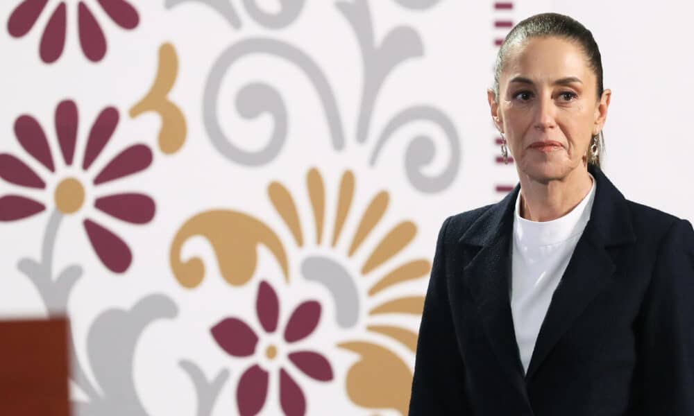 La presidenta de México, Claudia Sheinbaum, asiste a una rueda de prensa este viernes, en el Palacio Nacional de la Ciudad de México (México). EFE/ Mario Guzmán