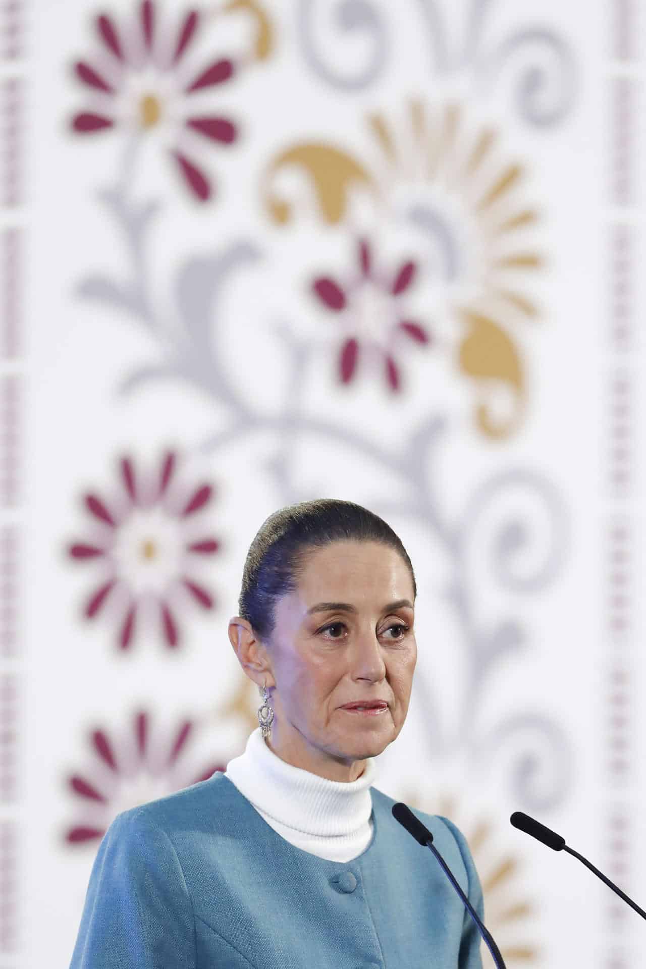 La presidenta de México, Claudia Sheinbaum, habla durante una rueda de prensa este miércoles, en el Palacio Nacional en la Ciudad de México (México). EFE/ Mario Guzmán