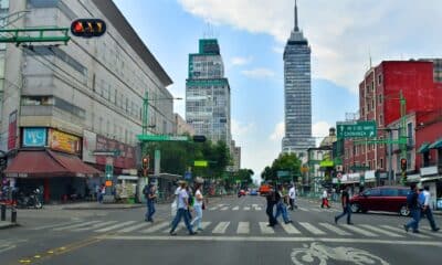 Fotografía de una avenida principal en la Ciudad de México (México). Archivo. EFE/ Jorge Núñez