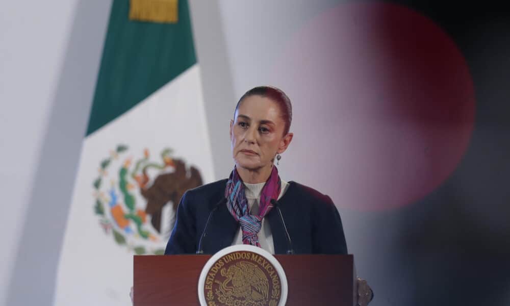 La presidente de México Claudia Sheinbaum, habla este miércoles durante una rueda en Palacio Nacional de la Ciudad de México (México).  EFE/ Isaac Esquivel