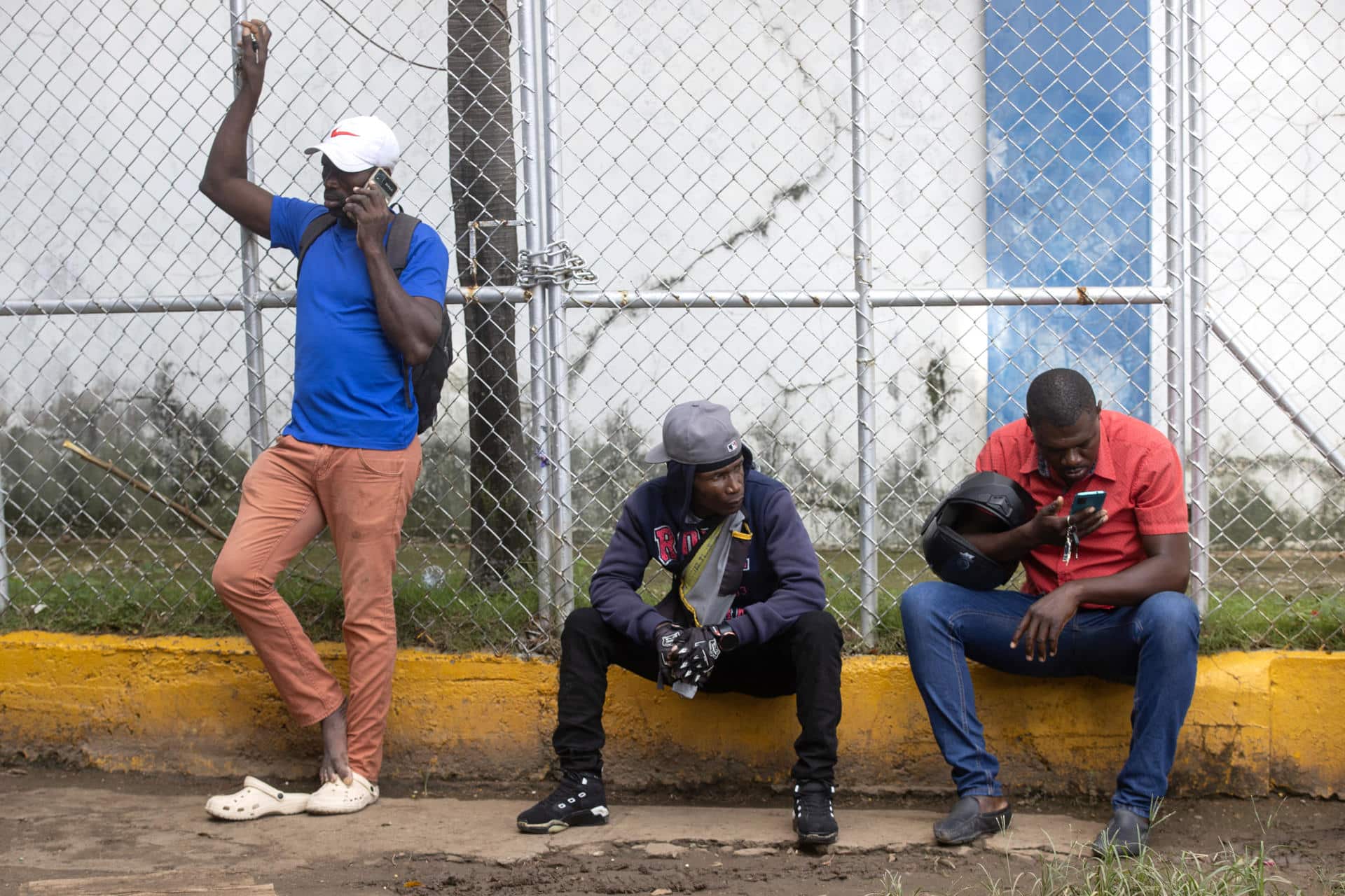 Fotografía de archivo en donde se ven migrantes haitianos en Haina (República Dominicana). EFE/Orlando Barría