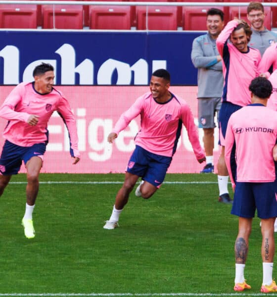 Nahuel Molina y Samuel Lino, en el entrenamiento de este sábado. EFE/Sergio Pérez