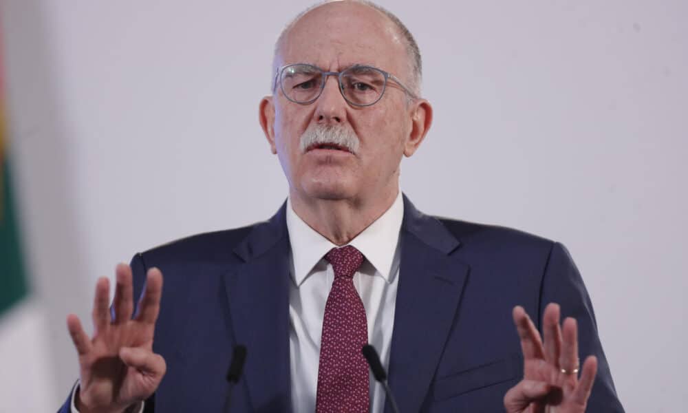 El secretario de Agricultura y Desarrollo Rural, Julio Berdegué, participa durante una rueda de prensa de la presidenta de México, Claudia Sheinbaum, en Palacio Nacional de la Ciudad de México (México). EFE/Isaac Esquivel