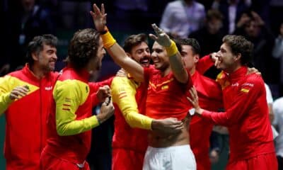 Los jugadores del equipo español celebran su victoria en la final de la Copa Davis del 2019.EFE / Juanjo Martín.