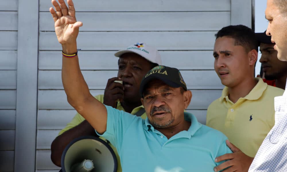 Fotografía de archivo de Luis Manuel Díaz Jiménez, padre del futbolista colombiano Luis Díaz, luego de ser liberado tras permanecer secuestrado doce días por la guerrilla del Ejército de Liberación Nacional (ELN), en Barrancas, La Guajira (Colombia). EFE/ Ricardo Maldonado Rozo