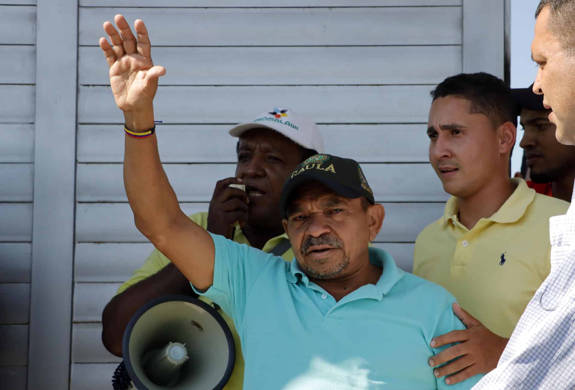 Fotografía de archivo de Luis Manuel Díaz Jiménez, padre del futbolista colombiano Luis Díaz, luego de ser liberado tras permanecer secuestrado doce días por la guerrilla del Ejército de Liberación Nacional (ELN), en Barrancas, La Guajira (Colombia). EFE/ Ricardo Maldonado Rozo