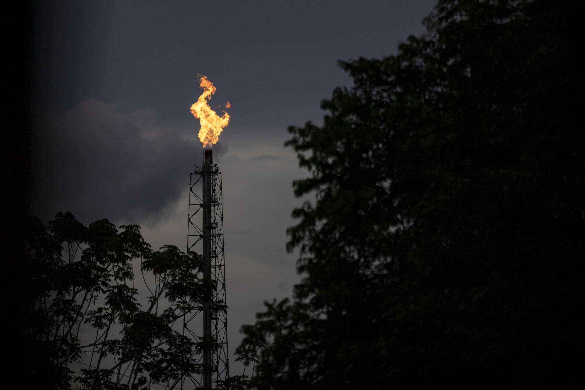 Fotografía de una torre dePetrobras. EFE/ Isaac Fontana