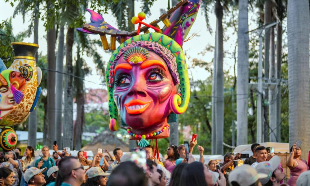 Fotografía cedida por la oficina de prensa de la Presidencia de Colombia del acto de apertura de la Zona Verde de la COP16, este lunes en Cali (Colombia). Petro pidió a los gobiernos del mundo avanzar en hechos concretos en las reuniones en las que se discuten asuntos vitales, como la biodiversidad y el cambio climático, pues los problemas que enfrentan se solucionan con acciones y no con limosnas. EFE/ Presidencia De Colombia / SOLO USO EDITORIAL/ SOLO DISPONIBLE PARA ILUSTRAR LA NOTICIA QUE ACOMPAÑA (CRÉDITO OBLIGATORIO)