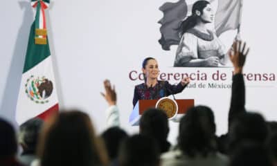 La presidenta de México Claudia Sheinbaum, participa este jueves en una rueda de prensa en Palacio Nacional, en la Ciudad de México (México). EFE/ Mario Guzmán