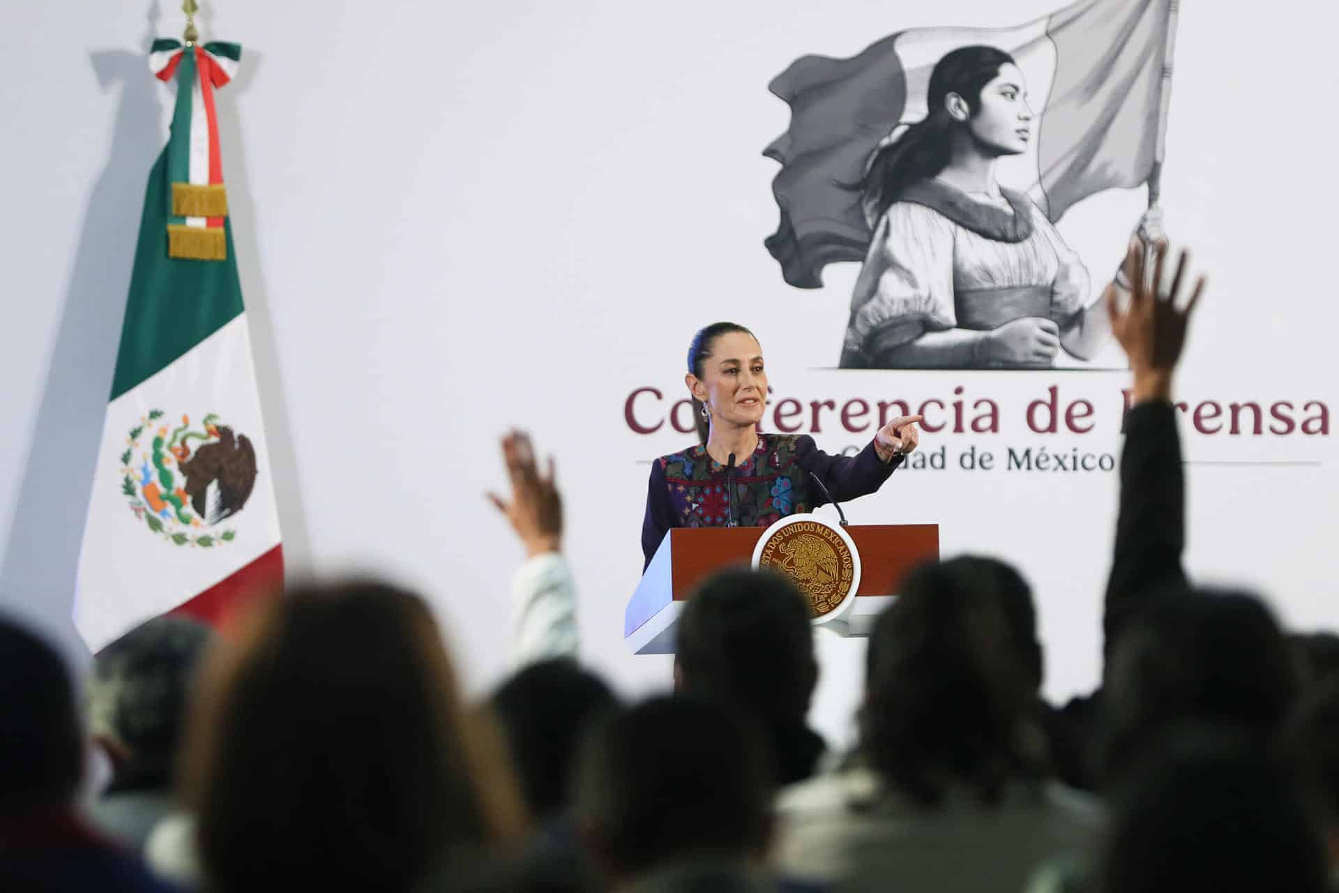 La presidenta de México Claudia Sheinbaum, participa este jueves en una rueda de prensa en Palacio Nacional, en la Ciudad de México (México). EFE/ Mario Guzmán