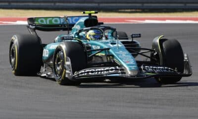 Imagen de archivo de Fernando Alonso con su Aston Martin. EFE/EPA/JOHN MABANGLO