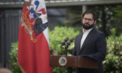 Fotografía cedida por la Presidencia de Chile del mandatario, Gabriel Boric Font, durante una rueda de prensa en Santiago (Chile). EFE/PRESIDENCIA DE CHILE