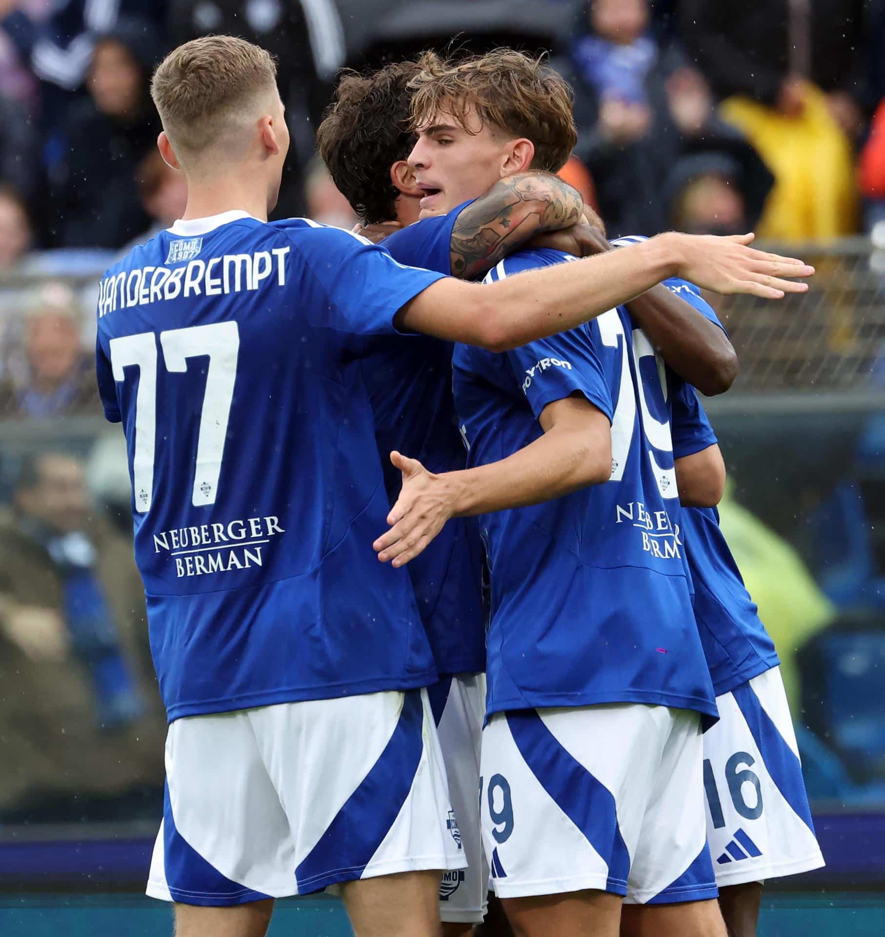 El jugador del ComoNico Paz celebra el 1-1 durante el aprtido de la Serie A que han jugado Como 1907 y Parma en el Giuseppe Sinigaglia stadium en Como, Italia. EFE/EPA/MATTEO BAZZI