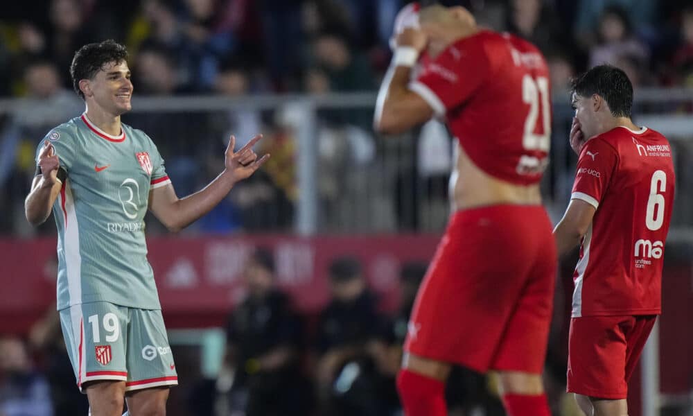 Julián Álvarez celebra tras marcar el segundo gol ante el Vic. EFE/Siu Wu