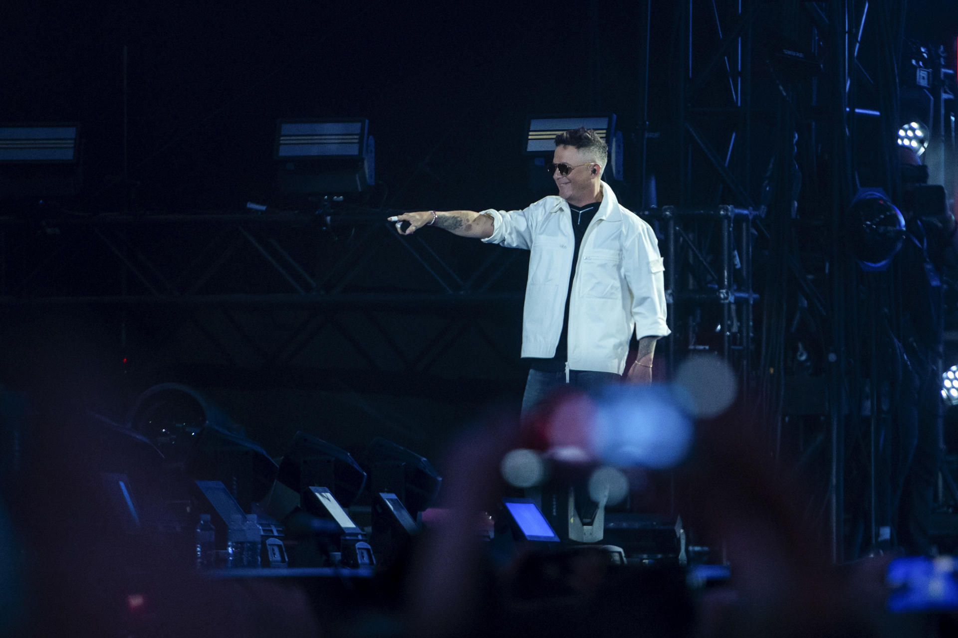 Fotografía de archivo del cantante Alejandro Sanz en el 'Concierto Telefónica 100 Live' celebrado en el estadio Santiago Bernabéu, en Madrid (España). EFE/Fernando Villar