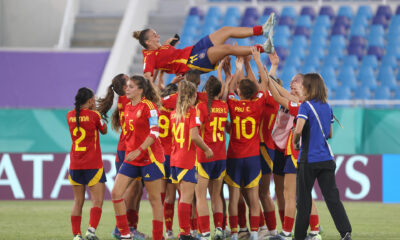 Jugadoras de España celebran el triunfo ante Estados Unidos en el Mundial femenino sub-17 de Santo Domingo (República Dominicana). EFE/Orlando Barría