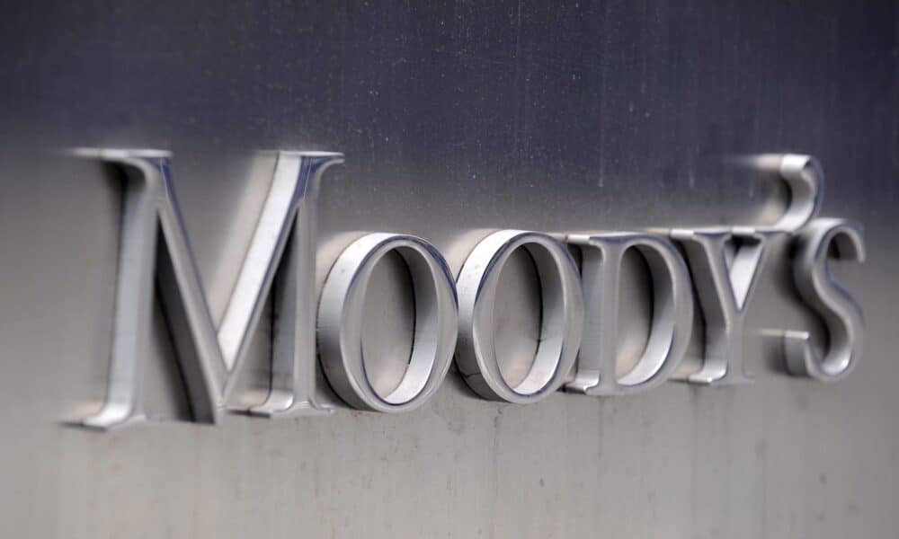 Fotografía de archivo del logo corporativo de Moody's, en la sede de la Agencia, en Nueva York (Estados Unidos). Archivo. EFE/ANDREW GOMBERT