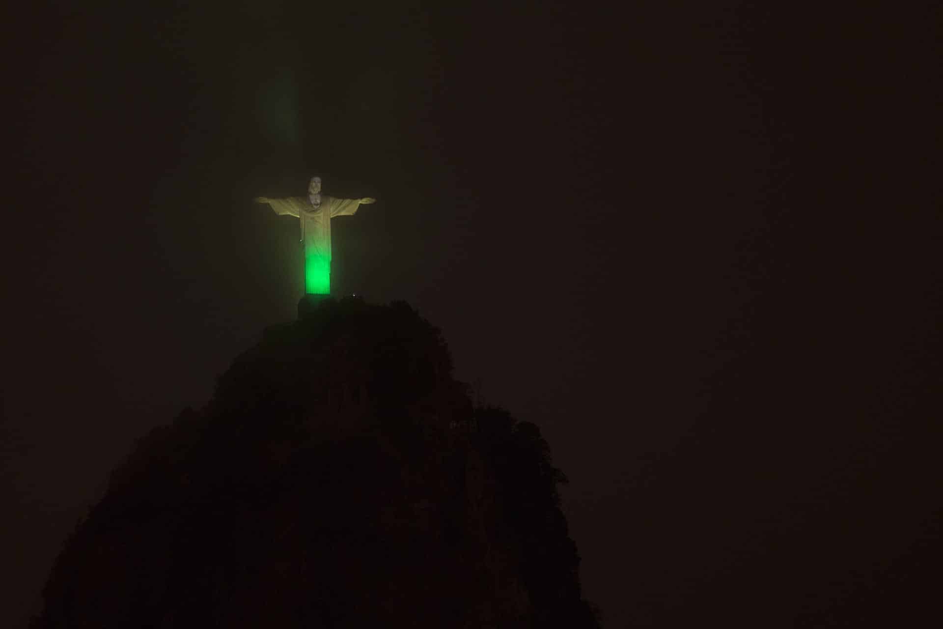 Fotografía de archivo del Cristo Redentor, en el cerro Corcovado en Río de Janeiro (Brasil). EFE/Marcelo Sayão