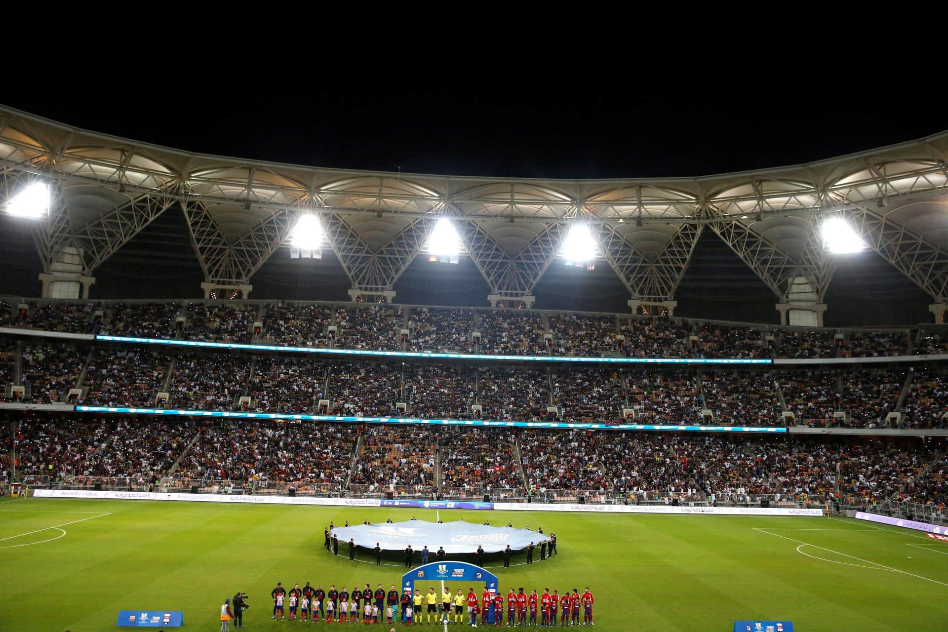 Imagen de estadio Rey Abdullah, en la ciudad de Yeda (Arabia Saudí), previa a la semifinal de la Supercopa de España que disputaron en 2020 el Atlético de Madrid y el FC Barcelona. En la edición de 2025, la competición regresa a este recinto. EFE/ JuanJo Martín