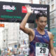 El marchador japonés Toshikazu Yamanishi celebra su victoria en el Gran Premio Internacional Madrid Marcha, del circuito World Athletics, en Madrid. EFE/ Zipi