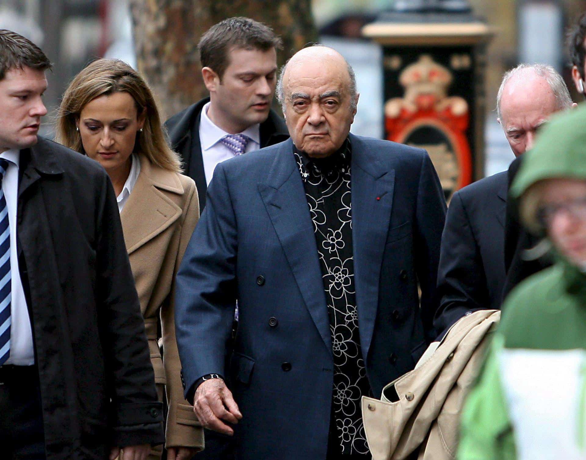 El propietario de los almacenes Harrods de Londres, Mohamed Al Fayed (c), el 14 de enero de 2008. EFE/Andy Rain