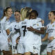 La delantera del Real Madrid Linda Caicedo (2d) celebra con sus compañeras tras marcar el 4-0 durante el partido entre Real Madrid y Celtic FC Women correspondiente al grupo B de la Liga de Campeones, este jueves en el Estadio Alfredo Di Stéfano de Madrid. EFE/ Kiko Huesca