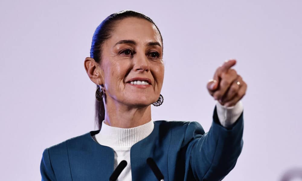 La Presidenta de México Claudia Sheinbaum, habla este jueves, durante una conferencia de prensa ofrecida en Palacio Nacional de la Ciudad de México (México). EFE/Sáshenka Gutiérrez