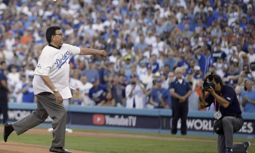 "No tengo miedo cuando estoy lanzando", confesó la leyenda de las Grandes Ligas, el lanzador mexicano Fernando Valenzuela, quien falleció el martes 22 de octubre y un día 23, como el de hoy, pero de 1981, apareció en el montículo para ayudar a los Dodgers de Los Ángeles a conquistar la Serie Mundial que para entonces perdían con los Yanquis de Nueva York. Foto archivo EPA/Mike Nelson