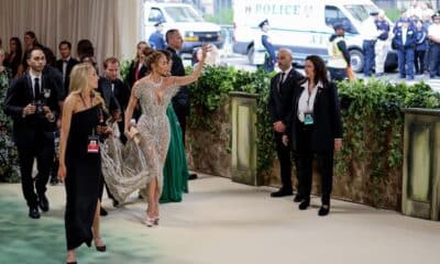 Fotografía del 6 de mayo de 2024 en donde se ve a Jennifer López mientras llega a la alfombra roja de la Met Gala, en el Museo Metropolitano, en Nueva York EFE/JUSTIN LANE