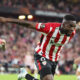 El delantero del Athletic Iñaki Williams celebra el gol conseguido ante el AZ Alkmaar, durante el partido de la Liga Europa que Athletic Club y AZ Alkmaar disputan este jueves en el estadio de San Mamés. EFE/Luis Tejido