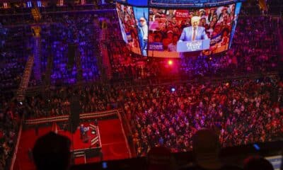 El candidato republicano a la presidencia estadounidense Donald Trump durante un acto electoral celebrado en el Madison Square Garden de Nueva York, Estados Unidos. EFE/ Sarah Yenesel