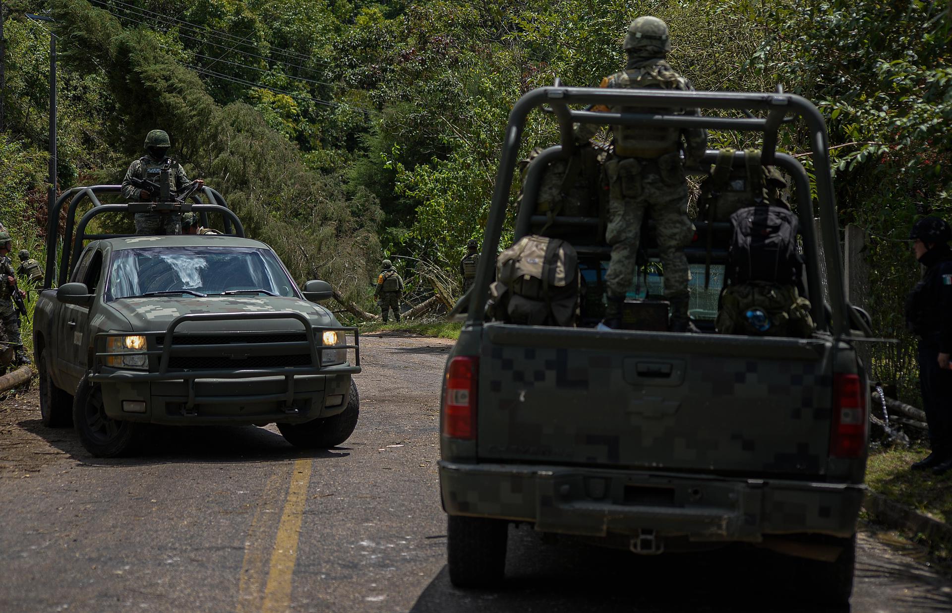 Imagen de archivo de miembros del Ejercito Mexicano que resguardan carreteras debido a la violencia en el estado de Chiapas (México). EFE/ Carlos López