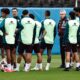 El entrenador de la selección mexicana de fútbol Javier Aguirre (4d), participa en un entrenamiento previo al amistoso contra Valencia en el Centro de Alto Rendimiento en Ciudad de México (México). EFE/Sáshenka Gutiérrez