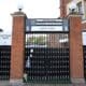 Flores y mensajes en las puertas del campo Craven Cottage del Fulham Football Club como homenaje a Mohamed Al Fayed en Londres, Gran Bretaña, 02 de septiembre 2023. El empresario egipcio Mohamed Al Fayed, uno de los antiguos propietarios del club, falleció el 30 de agosto de 2023. En una foto de archivo. (Egipto, Reino Unido, Londres) EFE/EPA/NEIL HALL