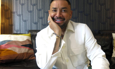 Fotografía del 1 de octubre de 2024 del cantante puertorriqueño Manny Manuel, posando para EFE durante una entrevista, en el Coca-Cola Music Hall de San Juan (Puerto Rico). EFE/ Jorge Muñiz