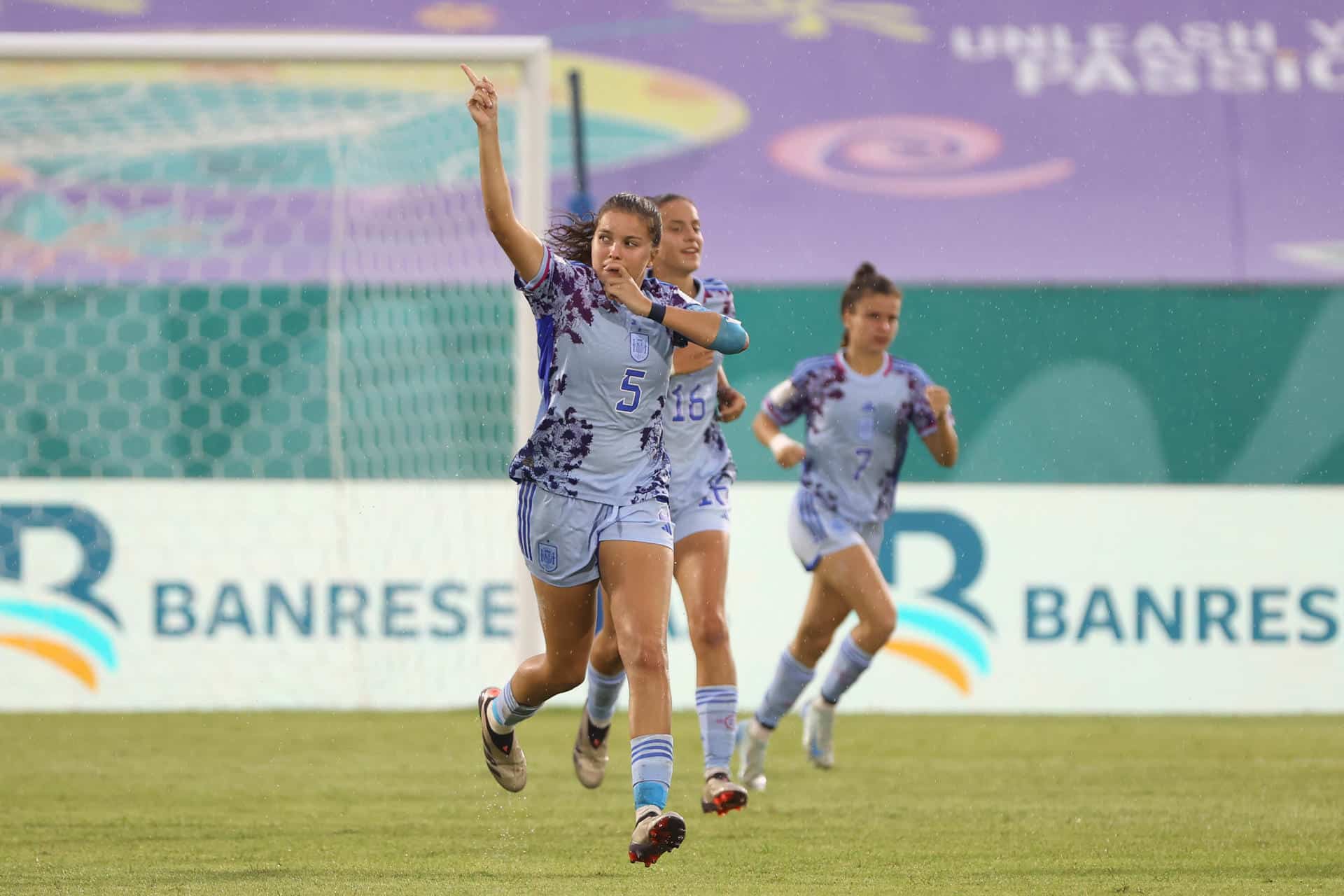 Amaya García, de España, celebra un gol ante Colombia. La Roja busca su tercer título en el Mundial femenino sub-17 de República Dominicana. EFE/ Orlando Barría